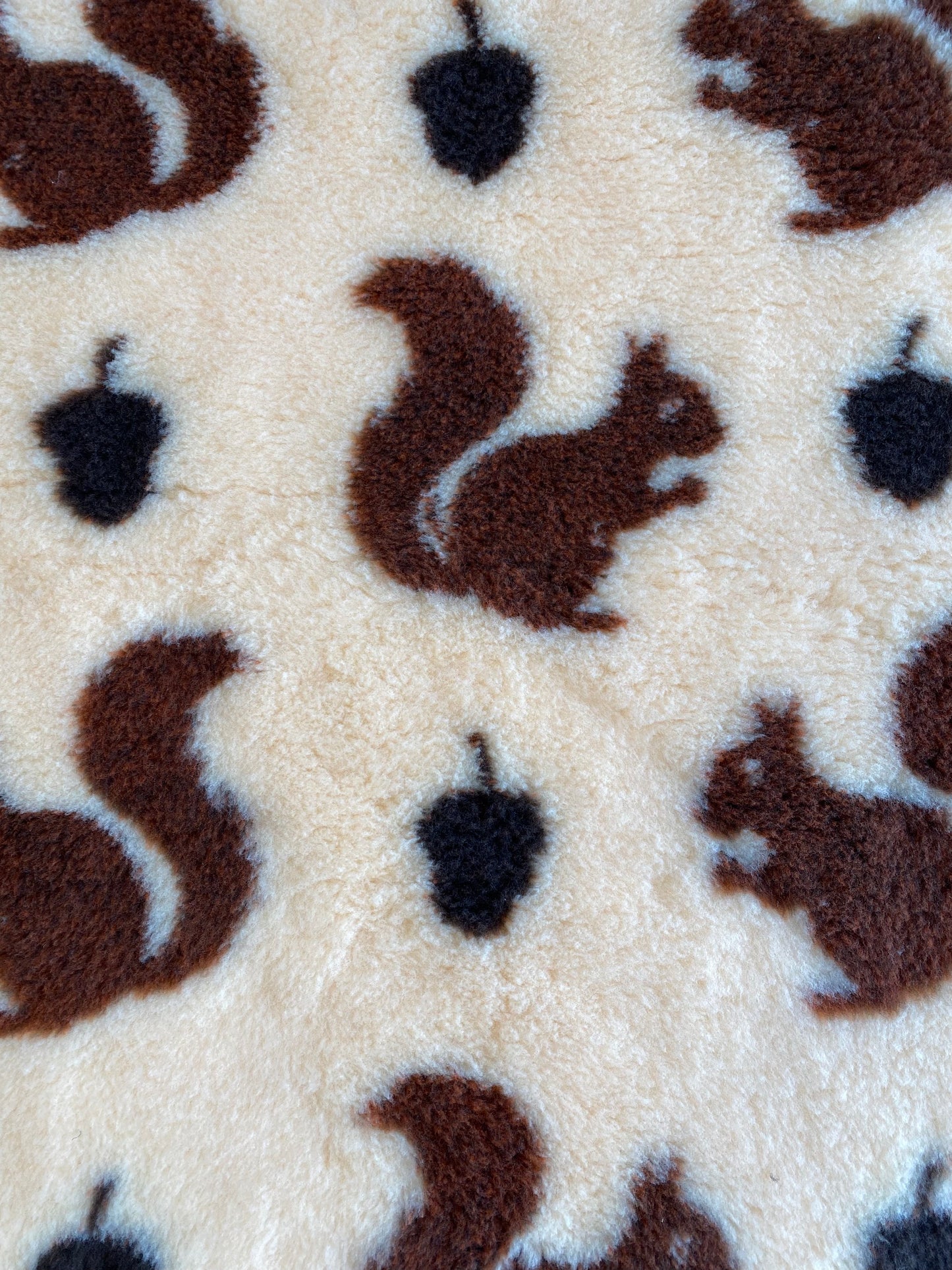 Vet Bedding Red Squirrel Pattern